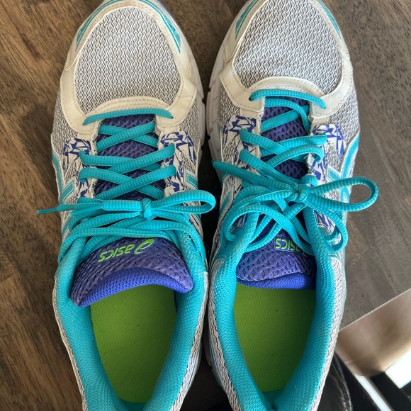 Woman’s asics 10.5 - Picture 3 of 3